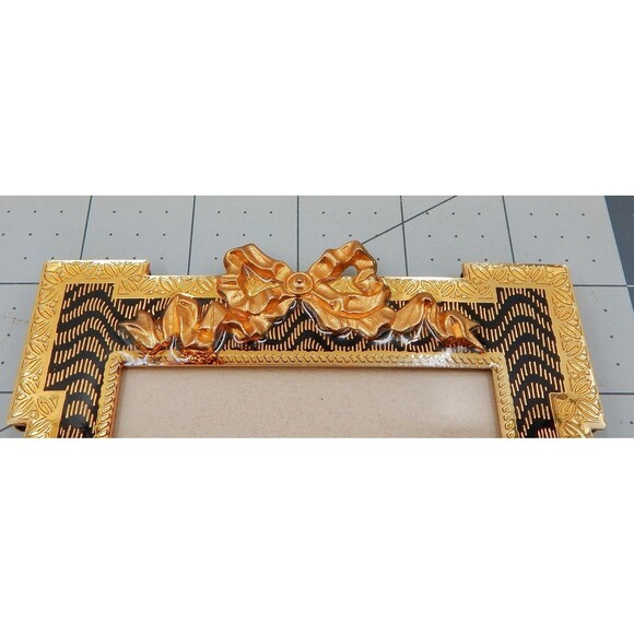 Silvestri Handcrafted Picture Frame 3-1/2 x 5 In Bow Black Gold Trim Easel Stand - Picture 6 of 7